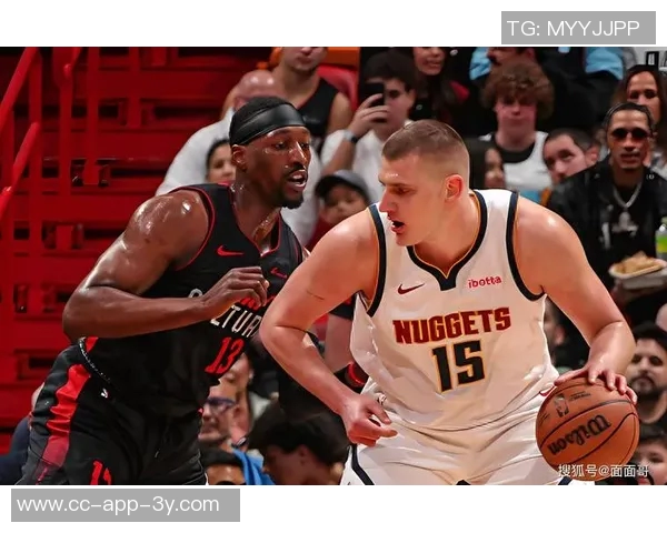 掘金上半场狂抢14个前场篮板热火仅得1个形成鲜明对比 掘金上半场狂抢14个前场篮板热火仅得1个形成鲜明对比